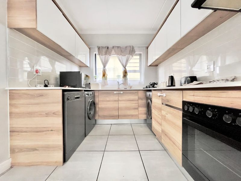 3 Bedroom 2 Bathroom Ground Floor For Rent - Photo 2