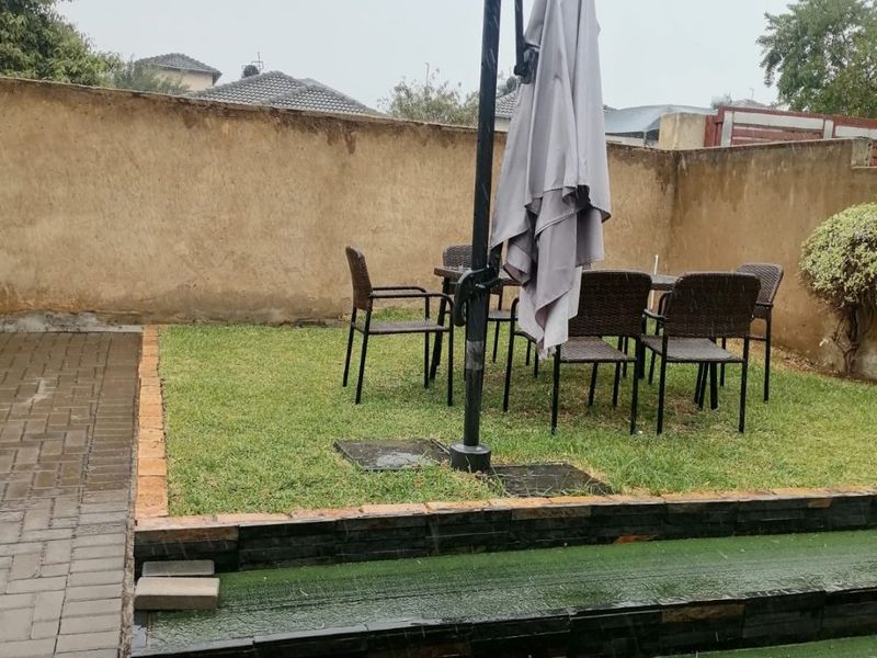 Beautiful Stand-Alone House for Rent – Riverside View - Photo 2