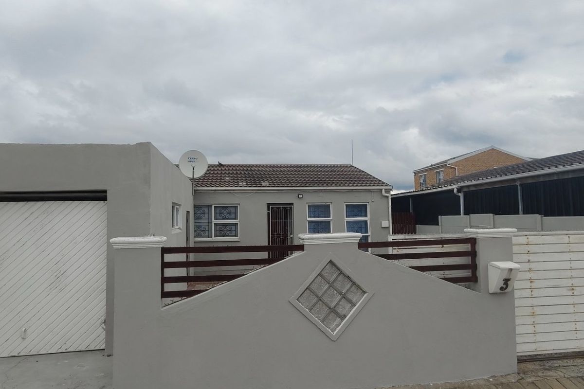 Free Standing 3 bedroom House For Sale In Strandfontein  - Photo 2