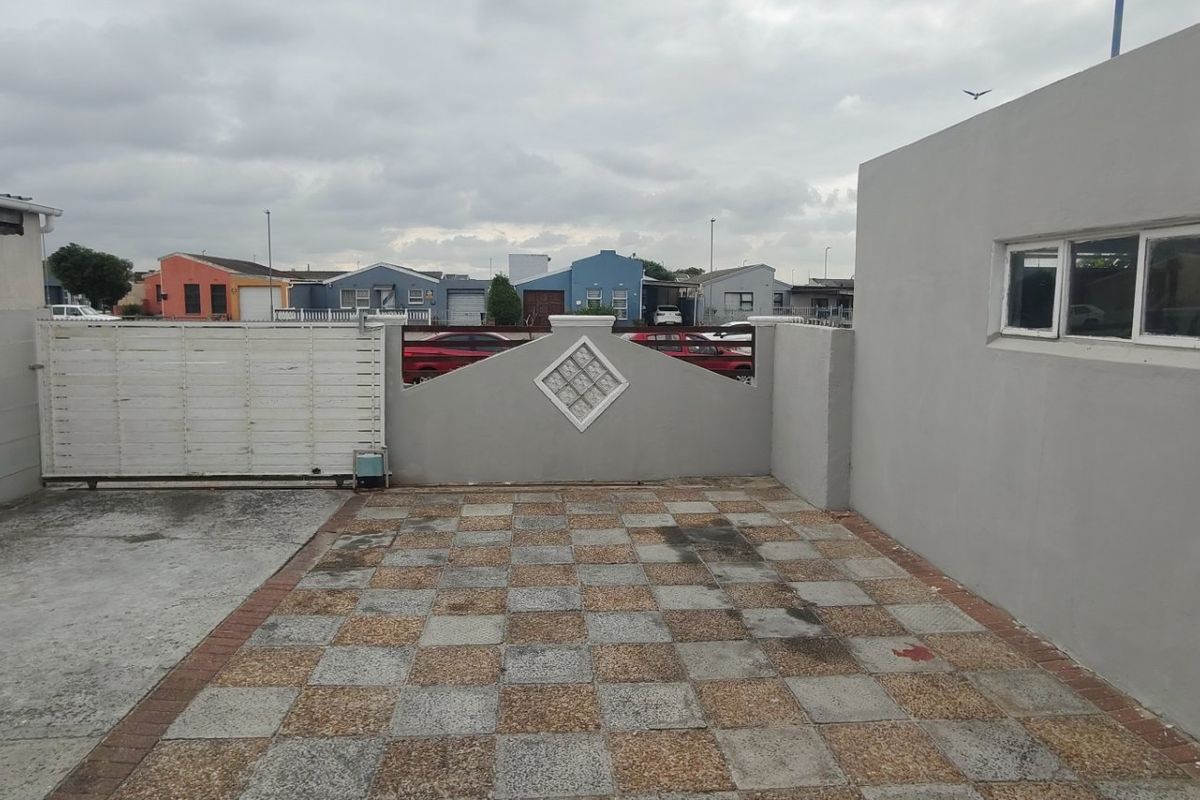 Free Standing 3 bedroom House For Sale In Strandfontein  - Photo 3