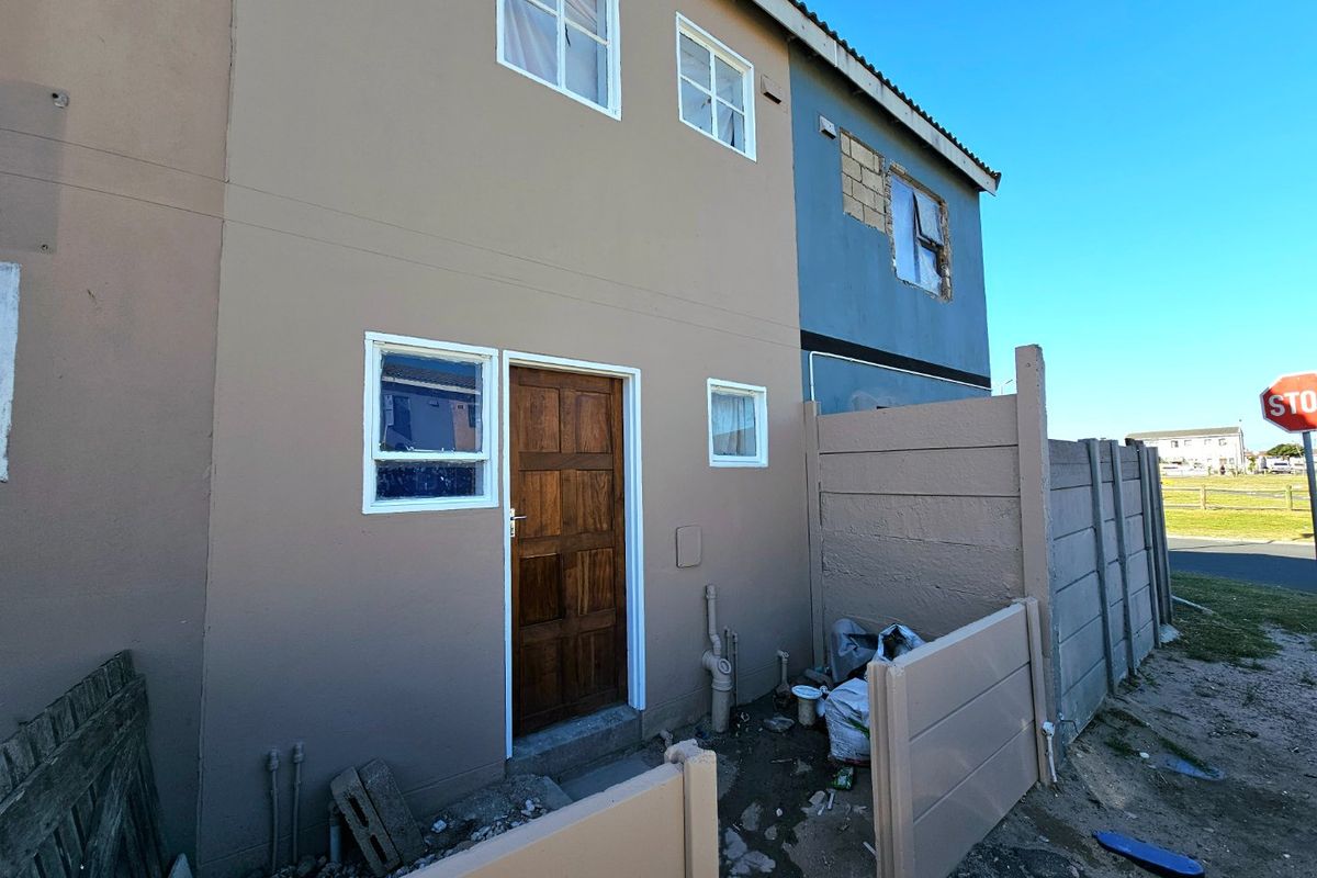 Freshly renovated two bedroom house  - Photo 5