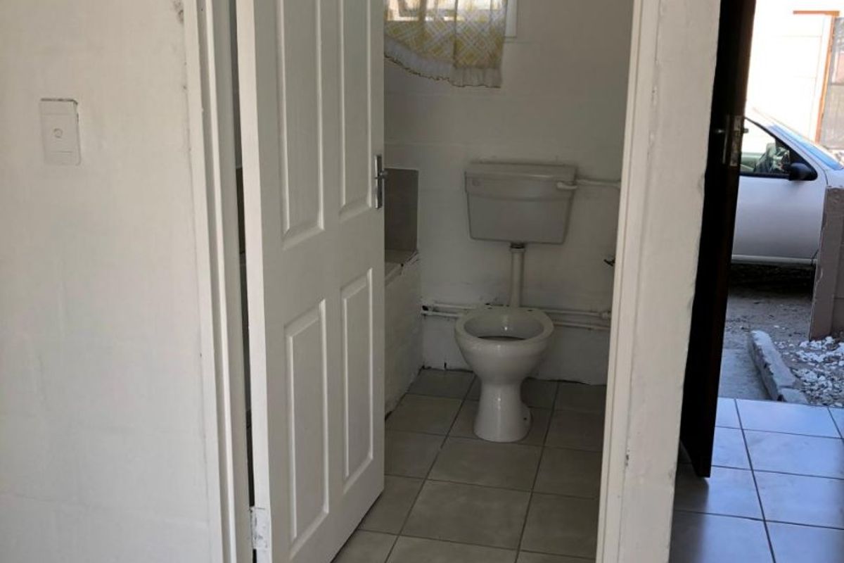 Freshly renovated two bedroom house  - Photo 3