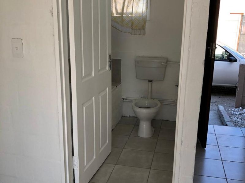 Freshly renovated two bedroom house  - Photo 3