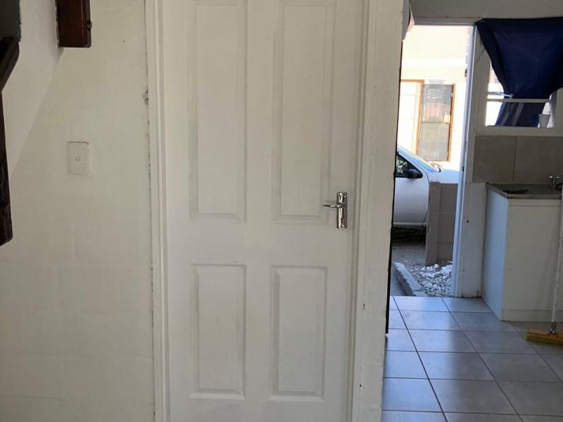 Freshly renovated two bedroom house  - Photo 2