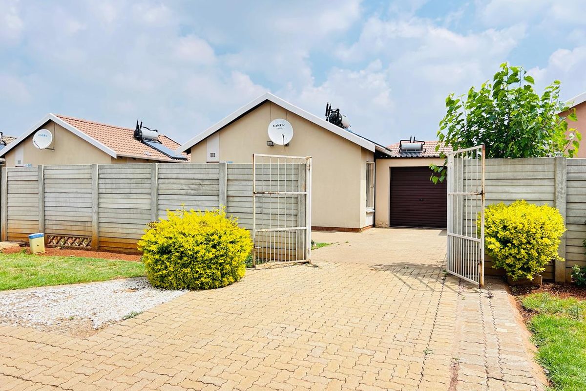 Refined family home for sale - Photo 2