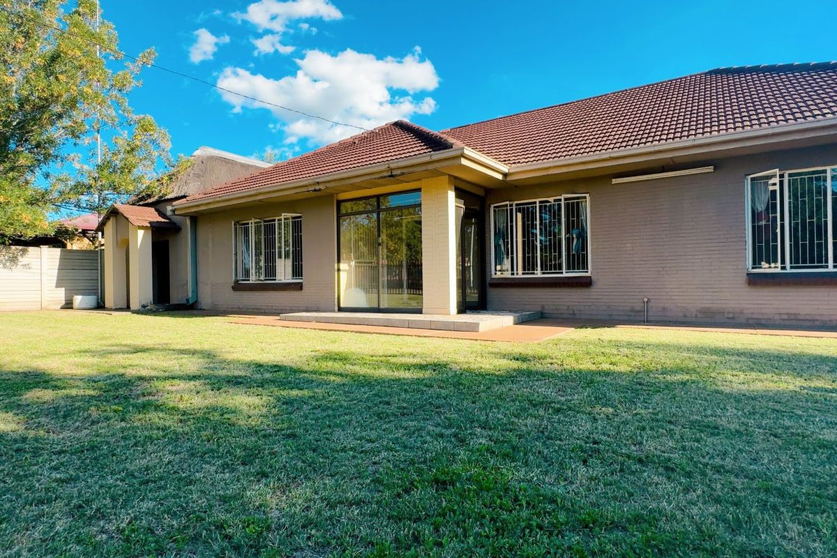Versatile property in Three Rivers - Photo 2