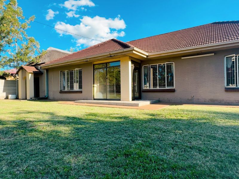 Versatile property in Three Rivers - Photo 2