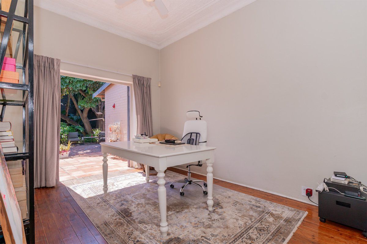 3 Bedroom House For Sale in Kensington - Photo 2