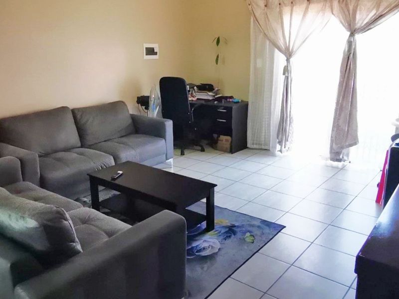 Beautiful 2 Bedroom Ground Floor Apartmentin Terra Nova - Photo 2