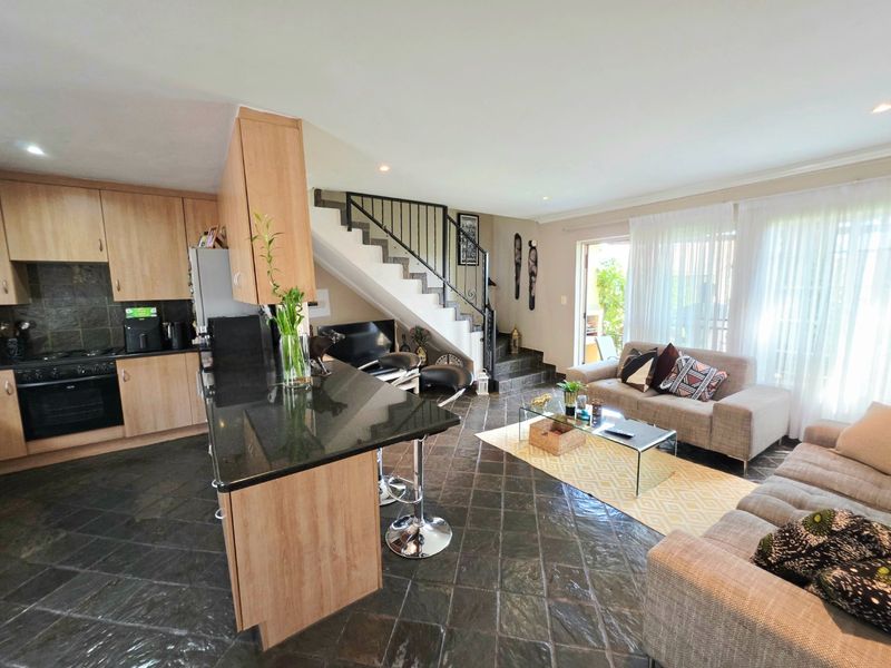 3 Bedroom Townhouse For Sale in La Montagne - Photo 2