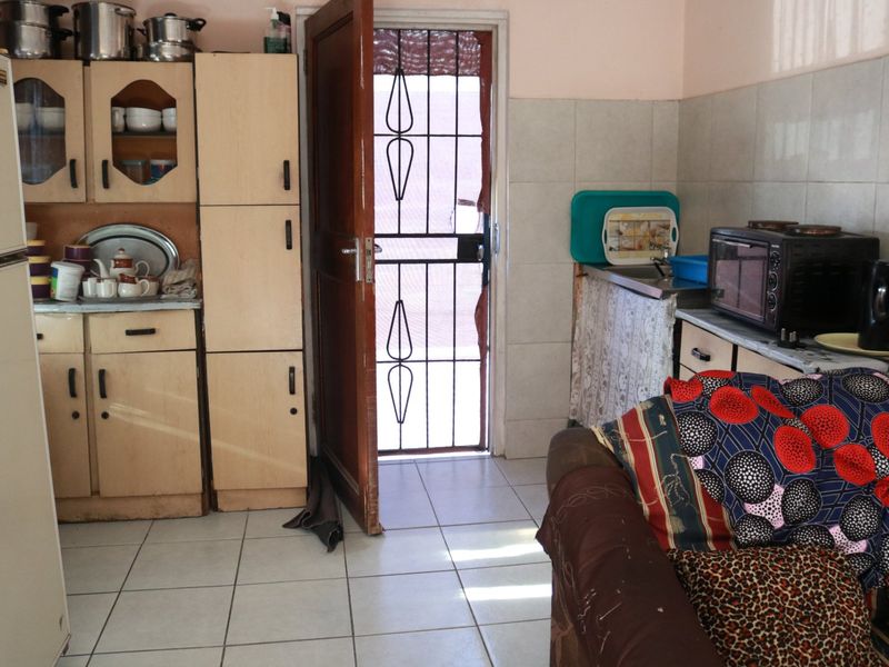 2 Bedroom house  - Photo 2