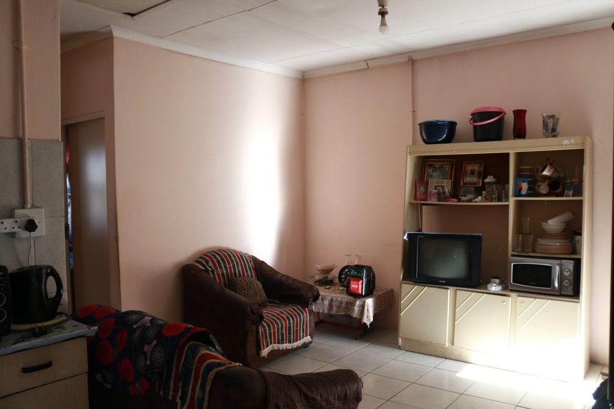 2 Bedroom house  - Photo 5