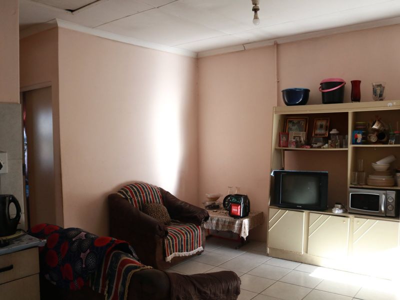 2 Bedroom house  - Photo 5