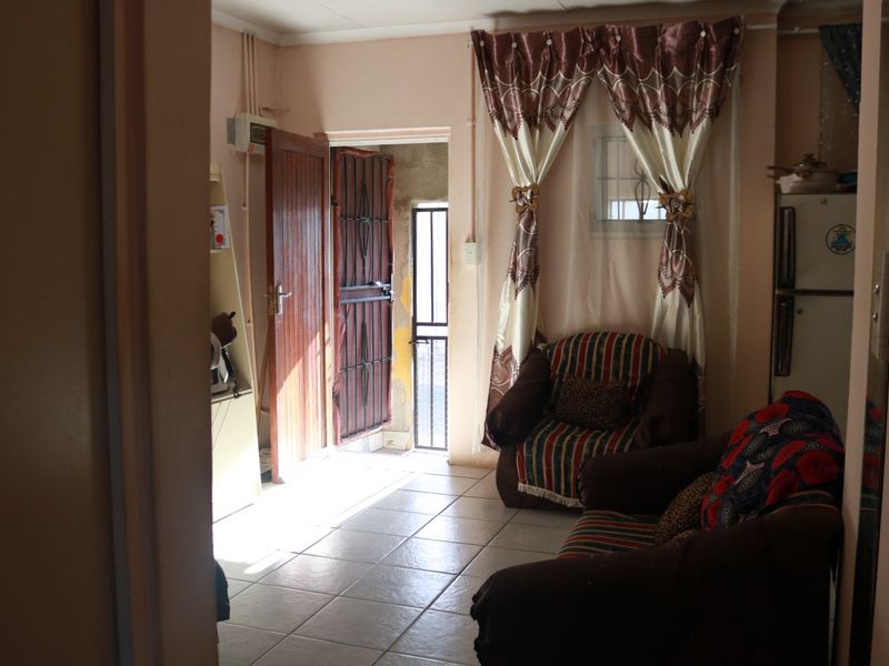 2 Bedroom house  - Photo 3