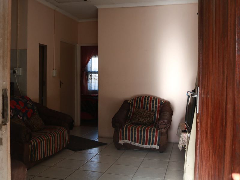 2 Bedroom house  - Photo 4