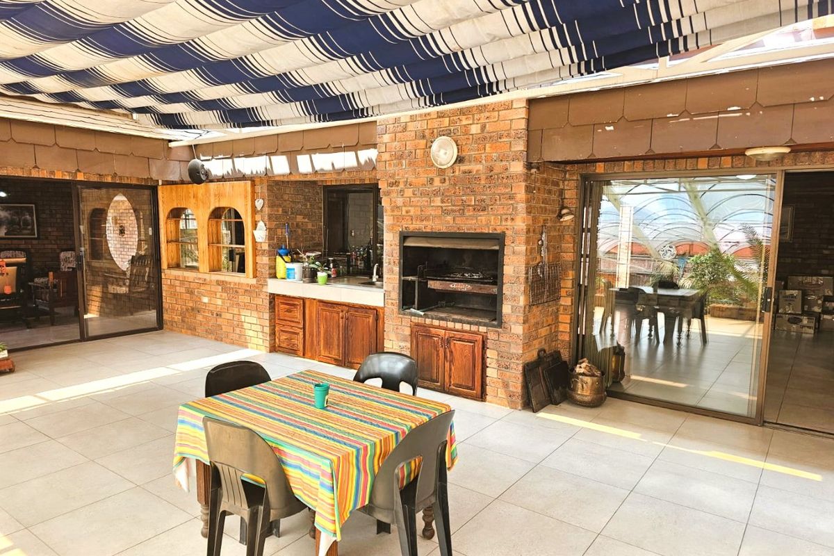 Spacious Modern Family Home Trichardt! - Photo 5