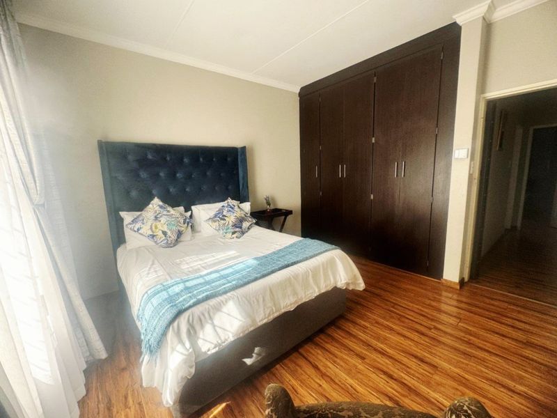 Stunning Modern Two Bedroom, Two Bathroom Home in Terra Nova. - Photo 5