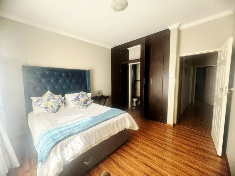 Stunning Modern Two Bedroom, Two Bathroom Home in Terra Nova. - Photo 7