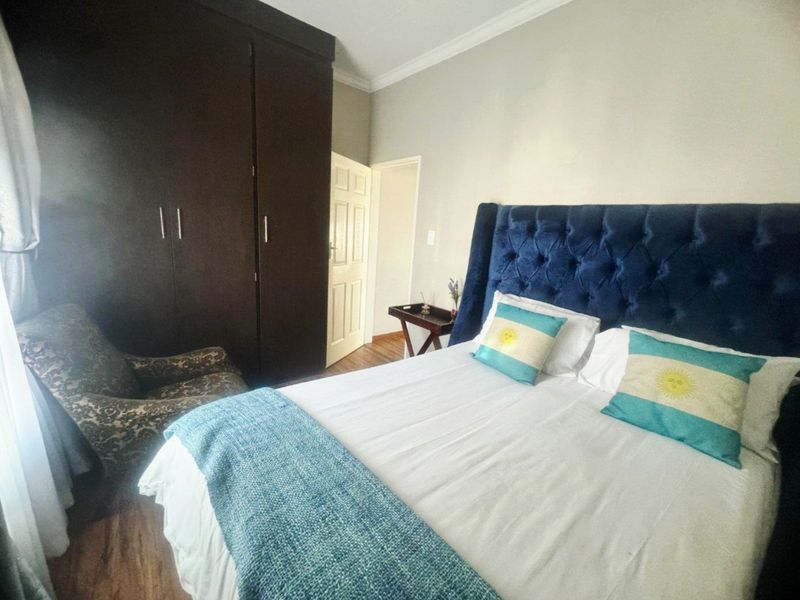 Stunning Modern Two Bedroom, Two Bathroom Home in Terra Nova. - Photo 6