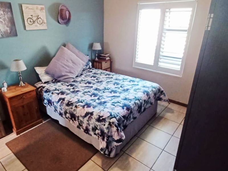 Stunning 3 Bedroom Full Title Home in Safe Complex - Photo 9