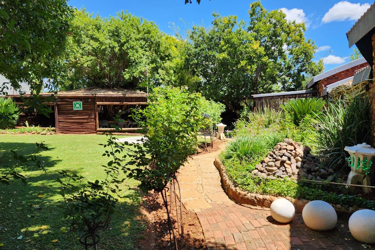 GUESTHOUSE & RENTAL PROPERTY INVESTMENT  - Photo 3