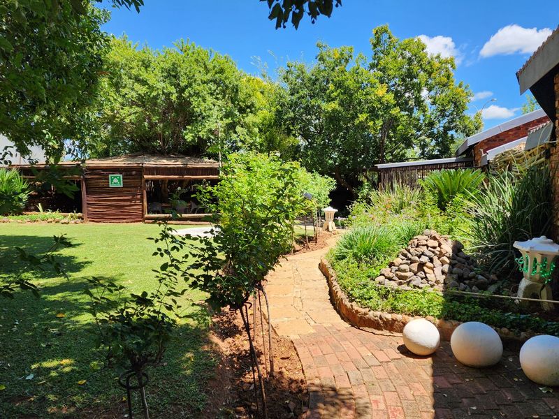 GUESTHOUSE & RENTAL PROPERTY INVESTMENT  - Photo 3