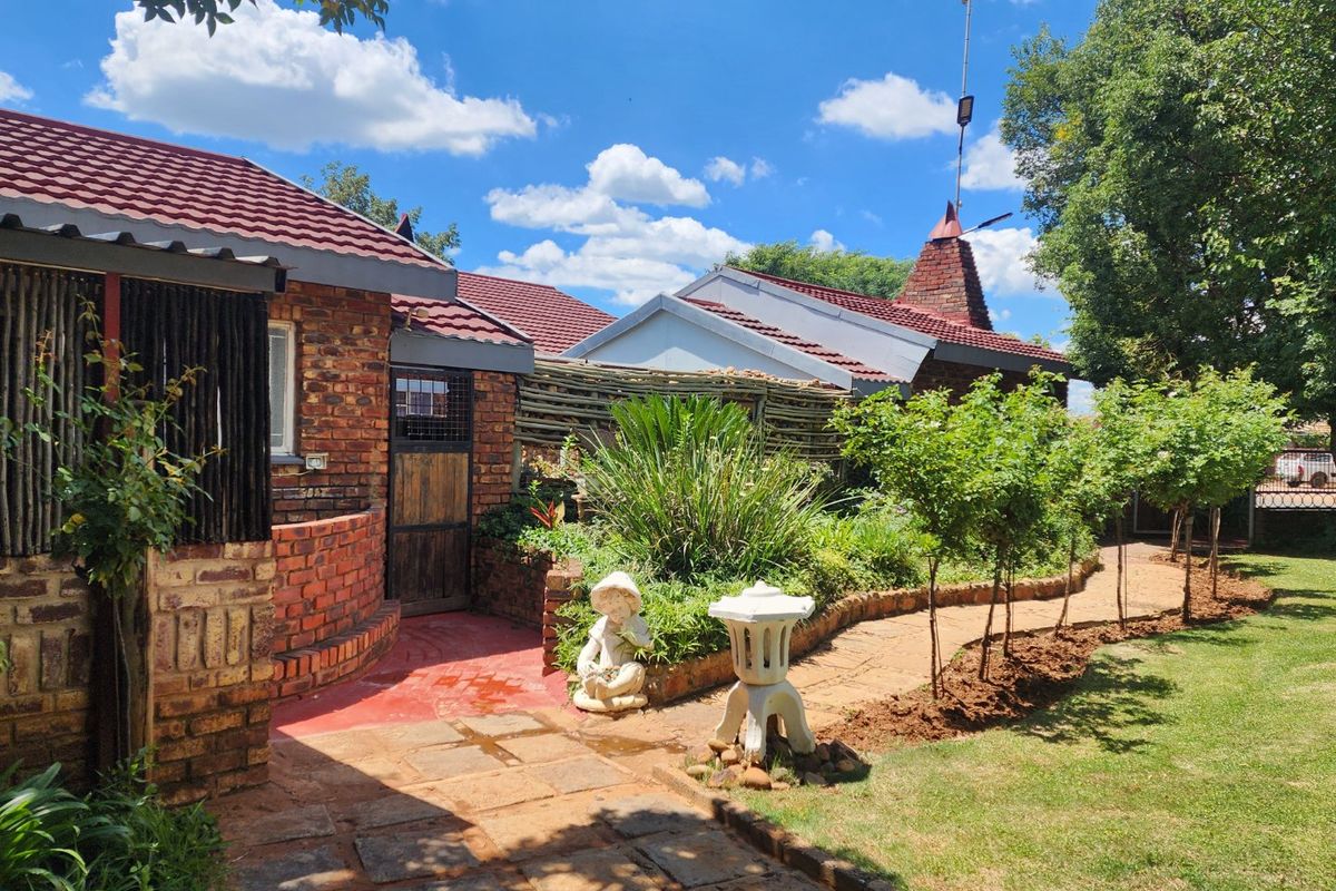 GUESTHOUSE & RENTAL PROPERTY INVESTMENT  - Photo 5