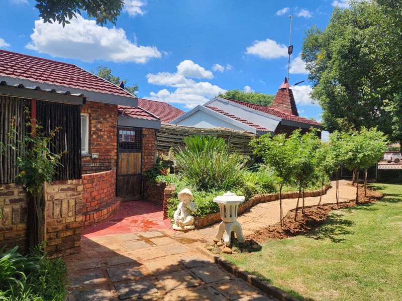 GUESTHOUSE & RENTAL PROPERTY INVESTMENT  - Photo 5