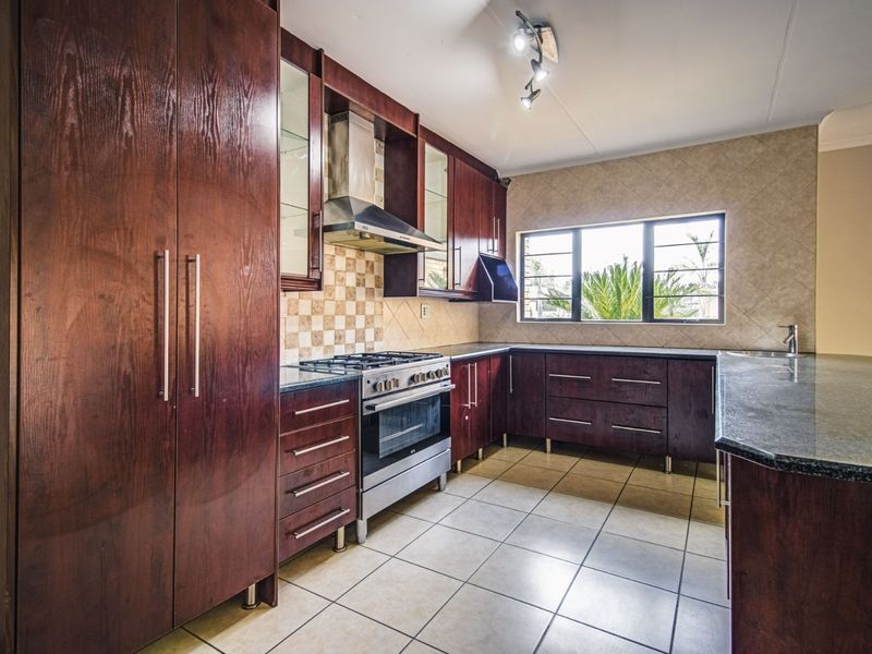 High-End Luxury Living - Photo 4