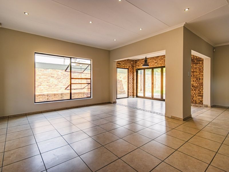 High-End Luxury Living - Photo 10