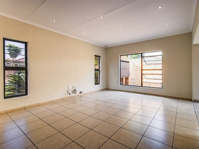 High-End Luxury Living - Photo 9