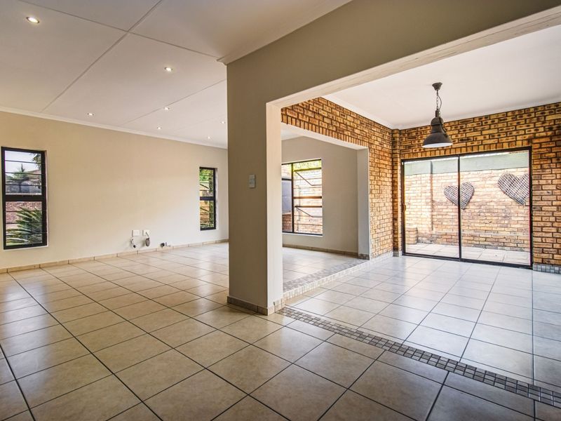 High-End Luxury Living - Photo 7