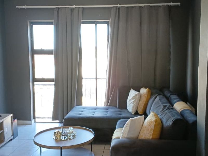 Modern Top-Floor Corner Unit in Prime Location – Why Rent When You Can Buy? - Photo 5