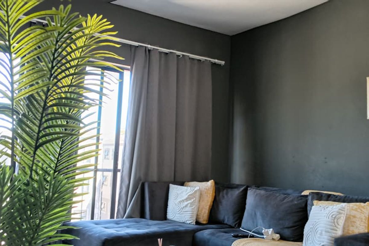 Modern Top-Floor Corner Unit in Prime Location – Why Rent When You Can Buy? - Photo 4