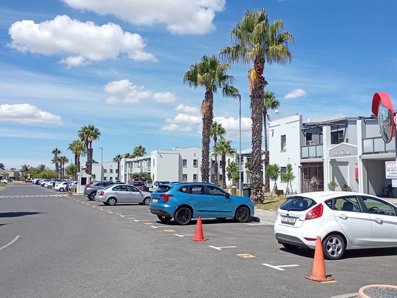 Ground floor, Spacious 2 Bedroom Apartment SOLD MANDATE - Photo 2