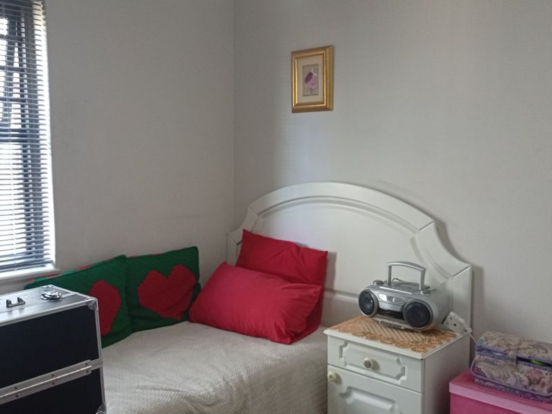 Ground floor, Spacious 2 Bedroom Apartment SOLD MANDATE - Photo 5