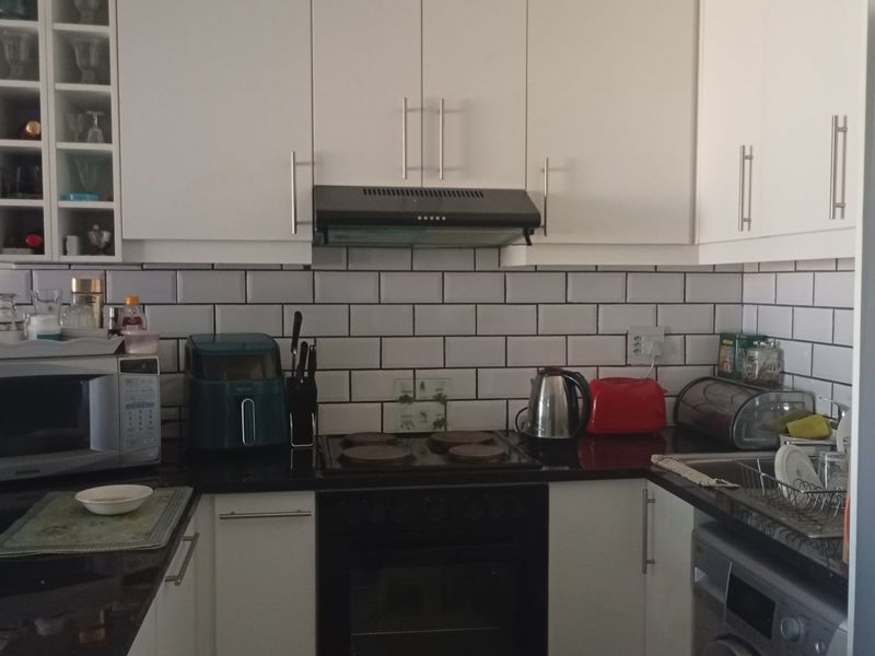 Ground floor, Spacious 2 Bedroom Apartment SOLD MANDATE - Photo 4