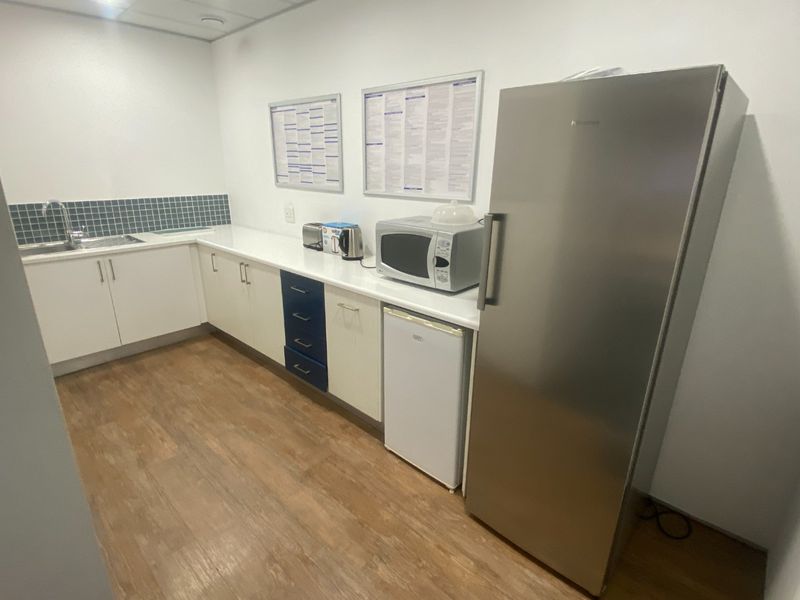 266m2 Commercial Space to Let in Pinelands  - Photo 10