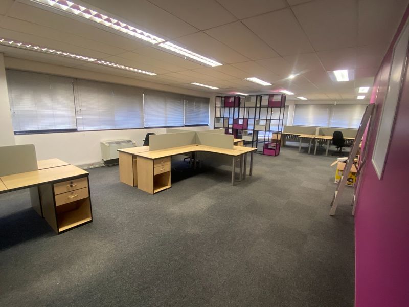 266m2 Commercial Space to Let in Pinelands  - Photo 6