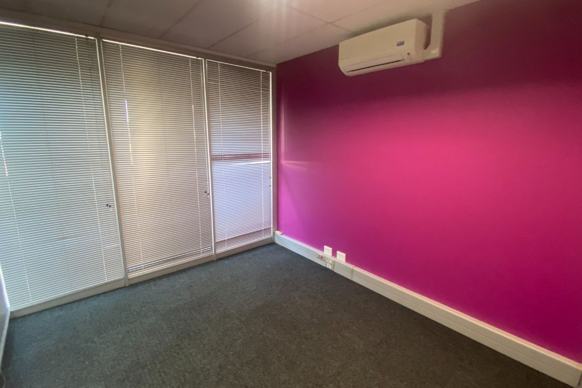 266m2 Commercial Space to Let in Pinelands  - Photo 4