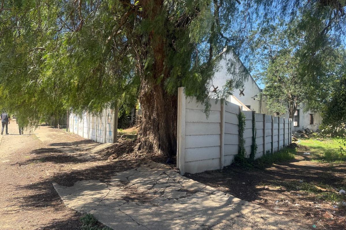 COMMERCIAL VACANT LAND IN CENTRAL UITENHAGE, EASTERN CAPE - Photo 4