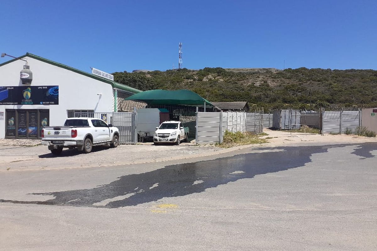 Income-Generating Commercial Property in Voorbaai – Tenanted Investment Opportunity - Photo 4