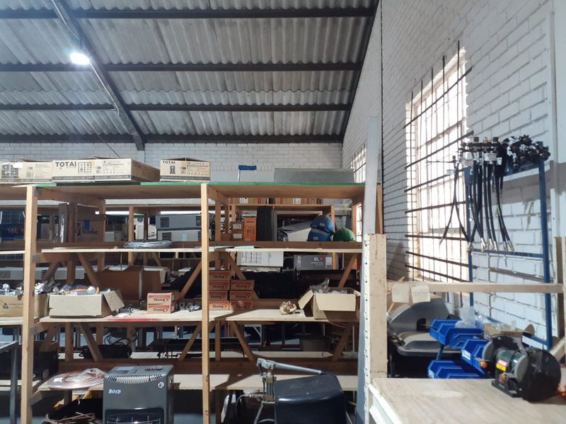 Income-Generating Commercial Property in Voorbaai – Tenanted Investment Opportunity - Photo 5