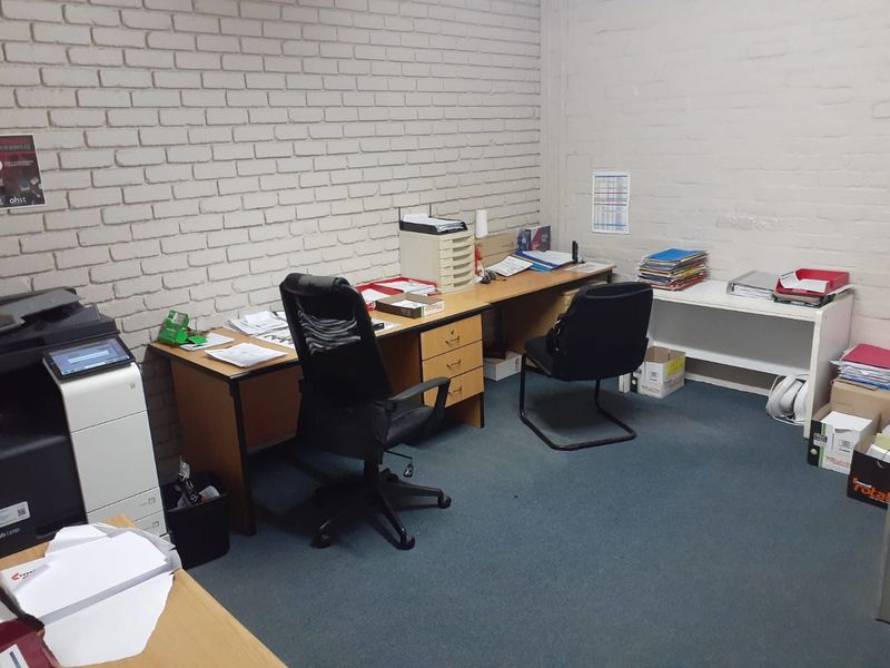 Income-Generating Commercial Property in Voorbaai – Tenanted Investment Opportunity - Photo 9