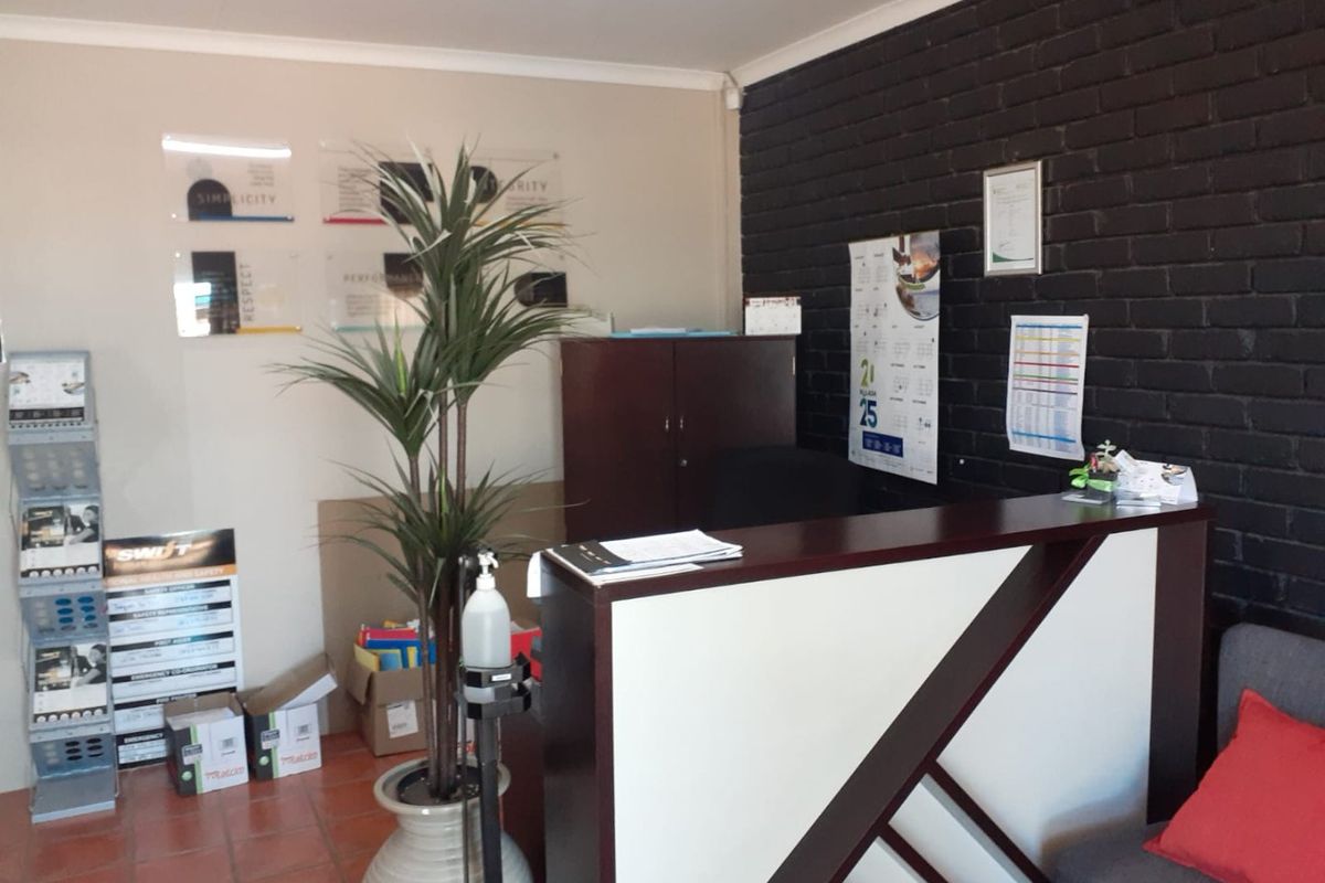 Income-Generating Commercial Property in Voorbaai – Tenanted Investment Opportunity - Photo 5
