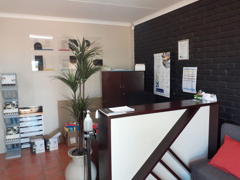 Income-Generating Commercial Property in Voorbaai – Tenanted Investment Opportunity - Photo 5