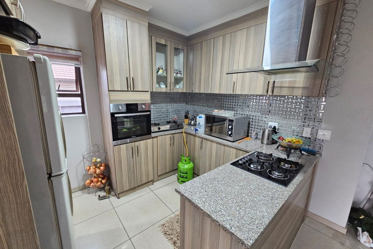 A Beautiful 3 bedroom 2 bathroom house for sale in Monavoni - Photo 2