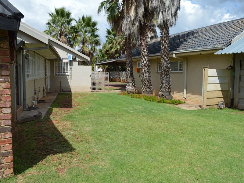 4 Bedroom Home with Flatlet, Exceptional Parking and Work-From-Home Potential – Stilfontein Ext 4 - Photo 2