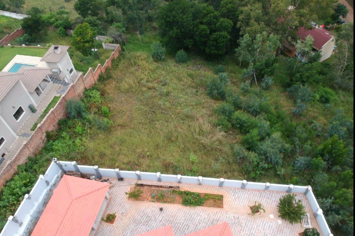 Large 1792m2 Vacant Stand in Waterkloof Heights - Photo 2