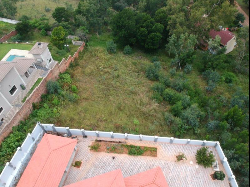 Large 1792m2 Vacant Stand in Waterkloof Heights - Photo 2